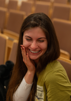 zadowolona studentka na wykładach