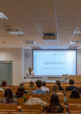 wykłady Dr. n med. Pauliny Radomej dla studentek kosmetologii